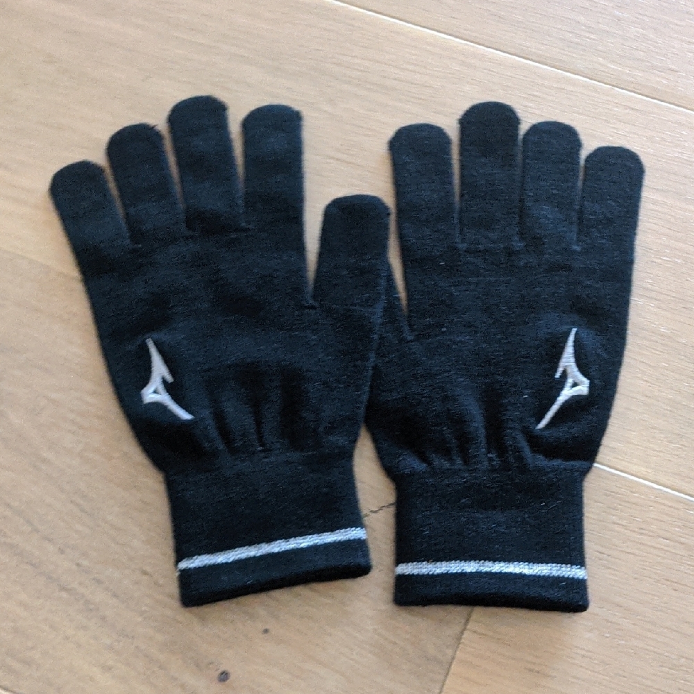 Mizuno Black Running Gloves with Silver Accents